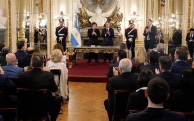 Del abrazo entre Milei, Adorni y Santilli al saludo de Karina Milei con Patricia Bullrich: la trastienda de la jura del nuevo jefe de Gabinete