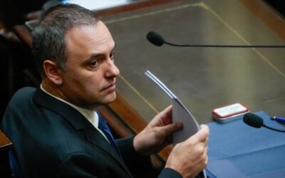 El fiscal pidió el último informe financiero de Adorni antes de exigirle que dé explicaciones por su patrimonio