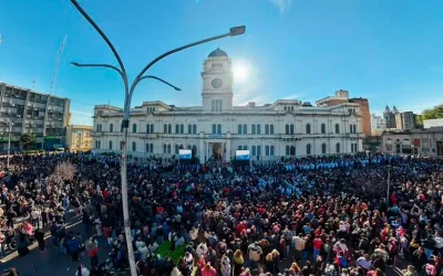 Las postales más emotivas de la Promesa de Lealtad a la Bandera en Plaza Mansilla