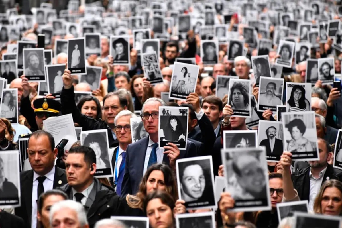 con-un-fuerte-reclamo-por-justicia-se-realizo-el-acto-a-32-anos-del-atentado-a-la-amia-20260717-190244