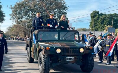 Desfile cívico militar y festejos por un nuevo aniversario de la Independencia en Paraná