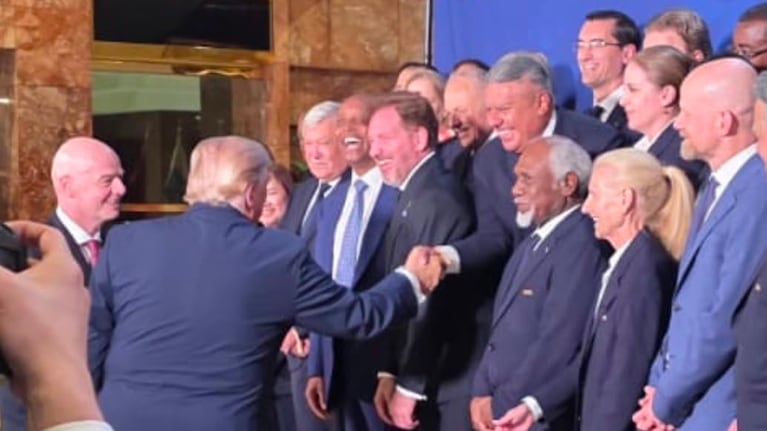 el-saludo-entre-donald-trump-y-claudio-tapia-en-un-evento-de-la-fifa-antes-de-la-final-del-mundial-20260718-030133