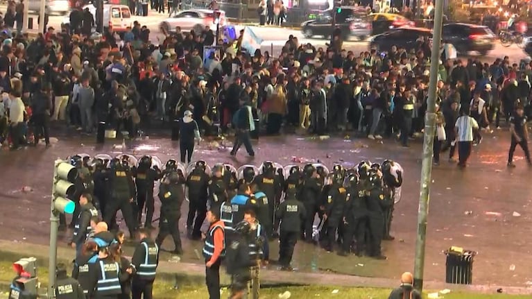 hubo-incidentes-en-el-obelisco-en-medio-de-los-festejos-por-el-triunfo-de-la-seleccion-al-menos-once-20260708-001542