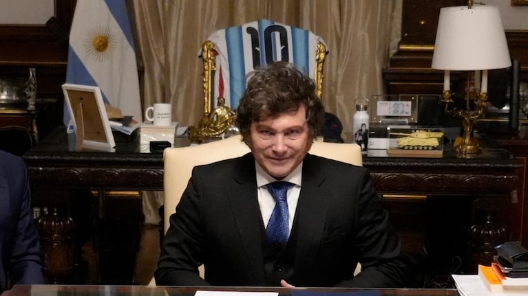 javier-milei-descarto-dar-asueto-por-la-semifinal-contra-inglaterra-y-seguira-el-partido-con-karina-20260715-024125