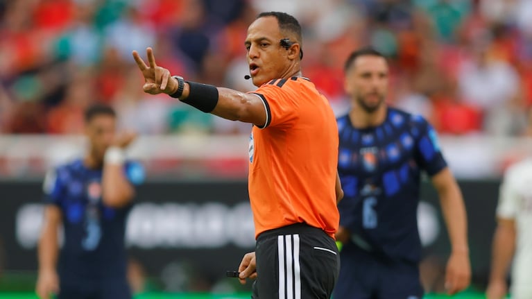 la-fifa-confirmo-quien-sera-el-arbitro-del-partido-de-la-seleccion-argentina-contra-inglaterra-20260714-000910