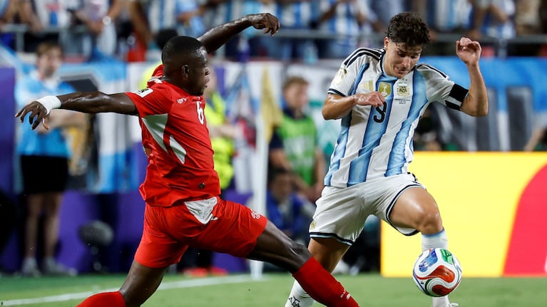 la-seleccion-argentina-empata-con-suiza-luego-de-los-90-minutos-y-busca-el-pase-a-semifinales-en-el-20260712-030812