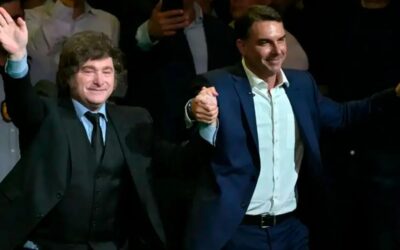 Milei criticó al presidente Lula y sostuvo que Flávio Bolsonaro “es el único capaz de pararlo”
