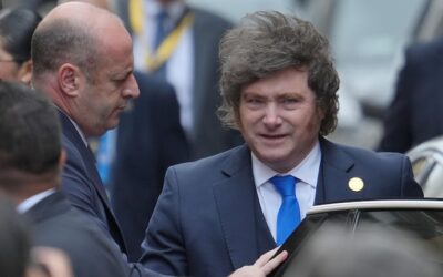 Milei firmó un DNU para impedir el ingreso o expulsar a extranjeros que inciten al odio contra argentinos