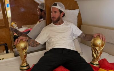Sergio Ramos recreó una icónica foto de Lionel Messi con el trofeo del Mundial y enfureció a los hinchas argentinos