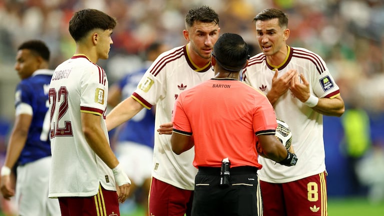 un-jugador-de-espana-cuestiono-el-arbitraje-antes-de-la-final-del-mundial-con-argentina-se-dejan-pas-20260718-002519