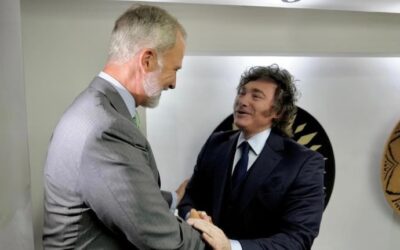 Como parte de su gira, Javier Milei se reunió con el rey de España en Colombia