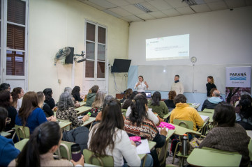 Diseña Paraná realizó la última clínica de diseño con más de 100 emprendedores