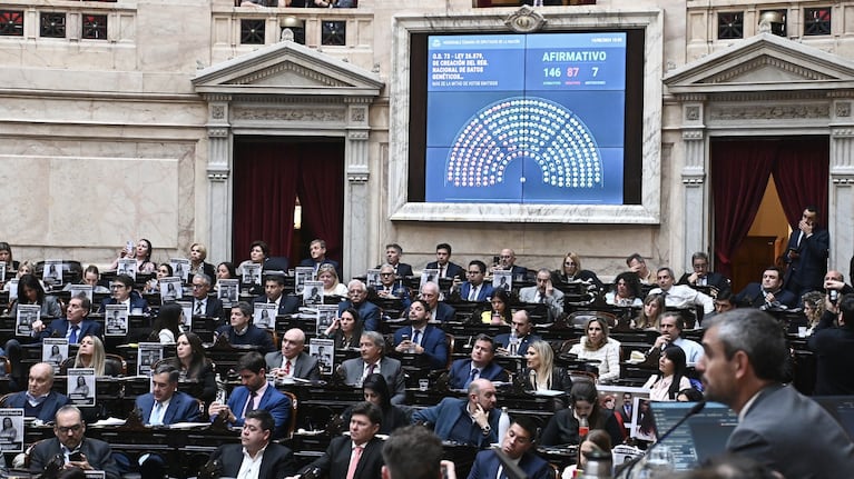 en-una-sesion-maratonica-diputados-le-dio-media-sancion-a-la-reforma-de-la-carta-organica-del-bcra-y-20260827-000201