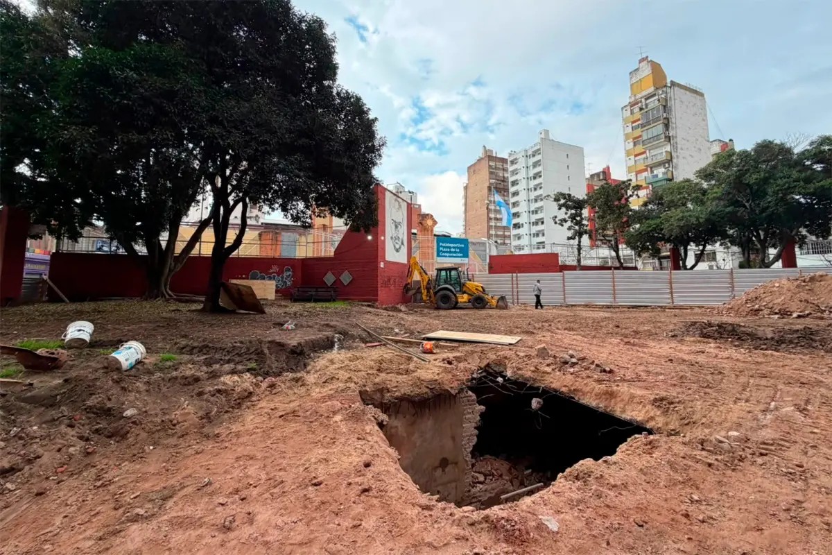 hallaron-tuneles-de-un-antiguo-mercado-durante-la-remodelacion-de-una-plaza-20260819-160553