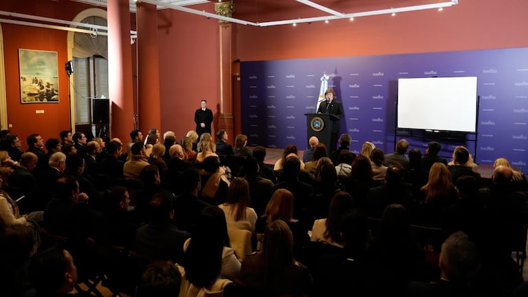 javier-milei-recibio-a-los-legisladores-de-lla-en-la-casa-rosada-y-les-pidio-defender-el-rumbo-de-la-20260826-000426