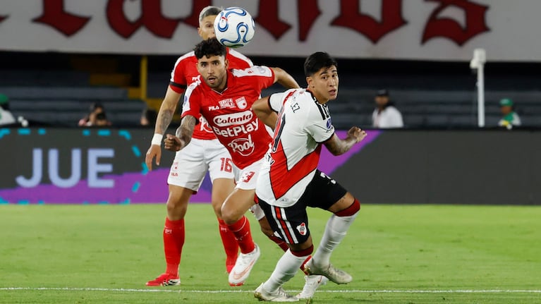 river-empata-con-independiente-santa-fe-en-el-partido-que-abre-la-serie-de-octavos-de-final-de-la-co-20260820-011239