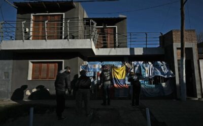 Rosario despide a Jorge Messi: banderas, mensajes y el silencio respetuoso del barrio donde se crio Lionel