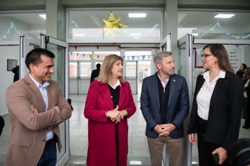 Rosario Romero y Rogelio Frigerio inauguraron la escuela “Del Bicentenario”