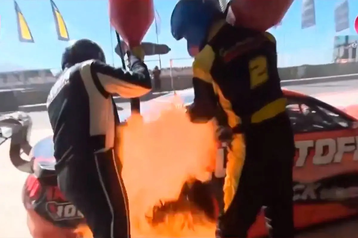turismo-carretera-un-incendio-durante-la-recarga-de-nafta-en-boxes-genero-tension-20260803-071311