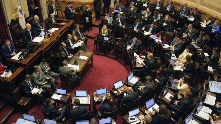 acuerdo-de-ultimo-momento-y-busqueda-de-los-ahorros-bajo-el-colchon-como-el-oficialismo-logro-aproba-20260918-000147