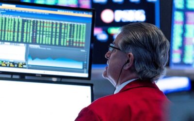El riesgo país volvió a ubicarse por debajo de los 500 puntos y el dólar oficial bajó $5 en el Banco Nación