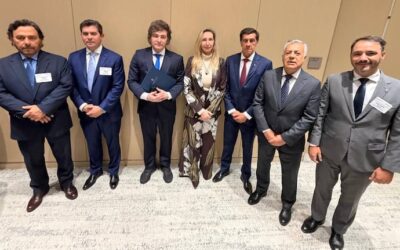 La Casa Rosada invitó a un grupo de gobernadores aliados a un foro de inversiones en París mientras negocia el Presupuesto 2027