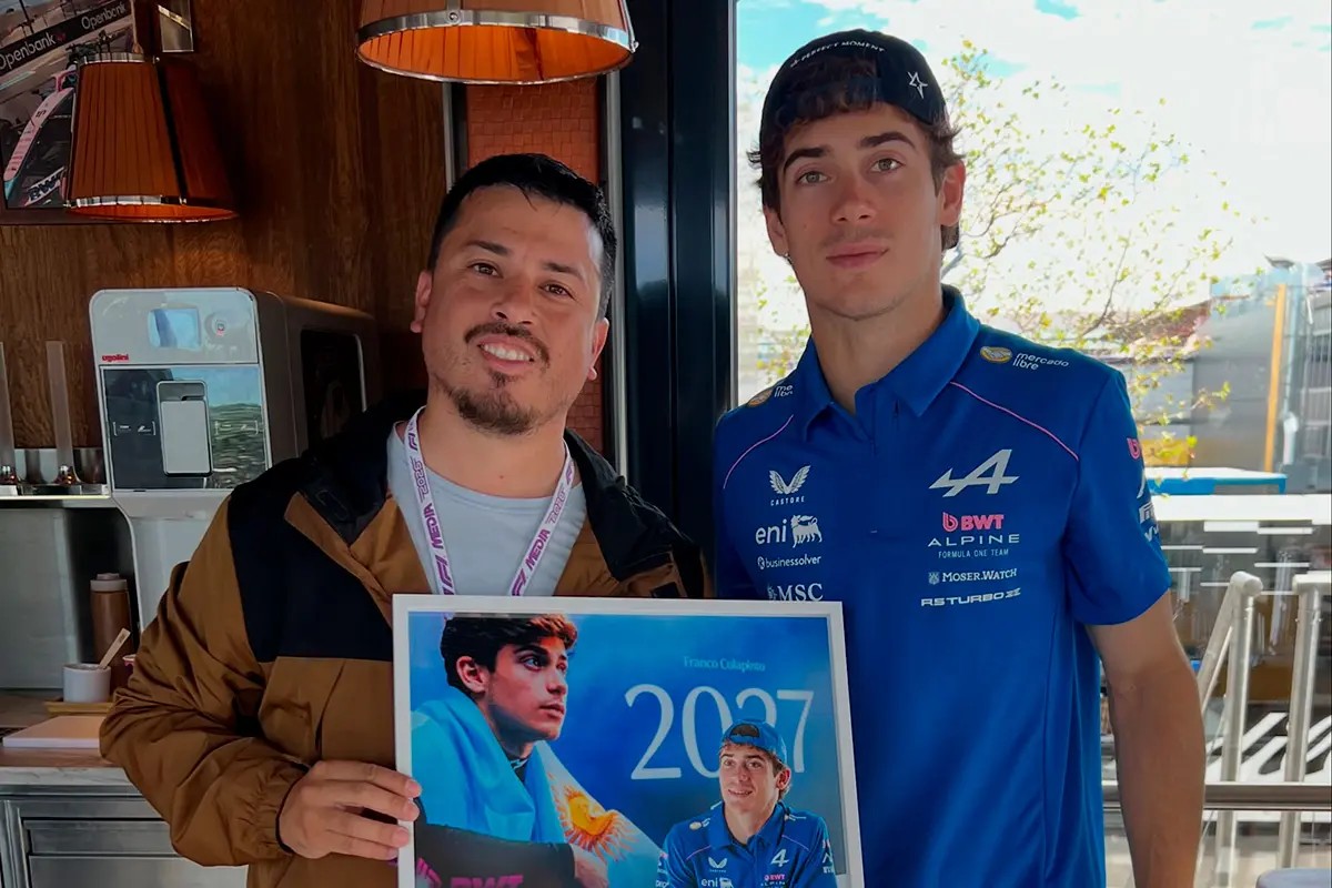 la-emocion-de-un-fotografo-paranaense-tras-entregarle-un-regalo-a-franco-colapinto-20260915-050448