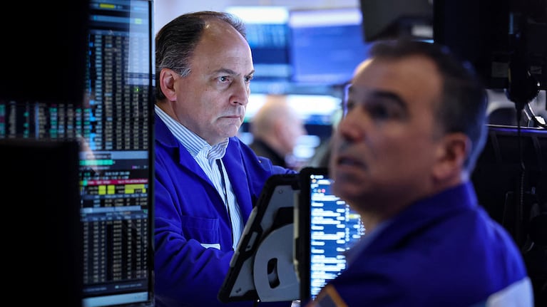las-acciones-argentinas-subieron-en-wall-street-y-el-riesgo-pais-quedo-cerca-de-perforar-los-500-pun-20260902-000653