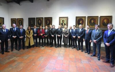 Mientras Javier Milei busca nacionalizar la campaña de 2027, los gobernadores analizan desdoblar las elecciones