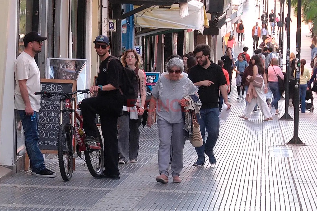 paseo-del-centro-mas-de-60-comercios-ofrecen-promociones-los-miercoles-y-preparan-una-nueva-feria-20260902-220725
