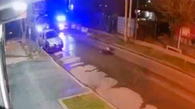 persecucion-fatal-en-la-matanza-dos-hombres-iban-en-una-moto-robada-chocaron-con-un-patrullero-y-uno-20260921-020333