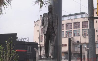 Reubicarán la estatua de Raúl Alfonsín en Paraná: cuál sería el nuevo lugar