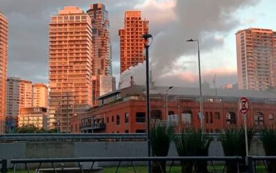 Se desató un feroz incendio en un restaurante de Puerto Madero y evacuaron a 50 personas