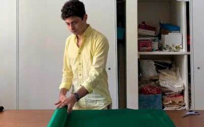 Tiene 27 años, es argentino y fue elegido para bordar las vestiduras que usará el papa León XIV
