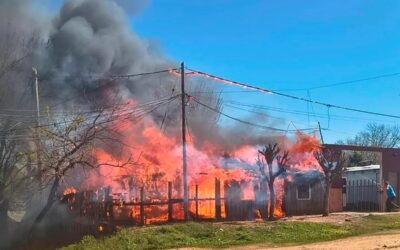 Un incendio destruyó la vivienda de una familia en Villa Adela: las pérdidas fueron totales