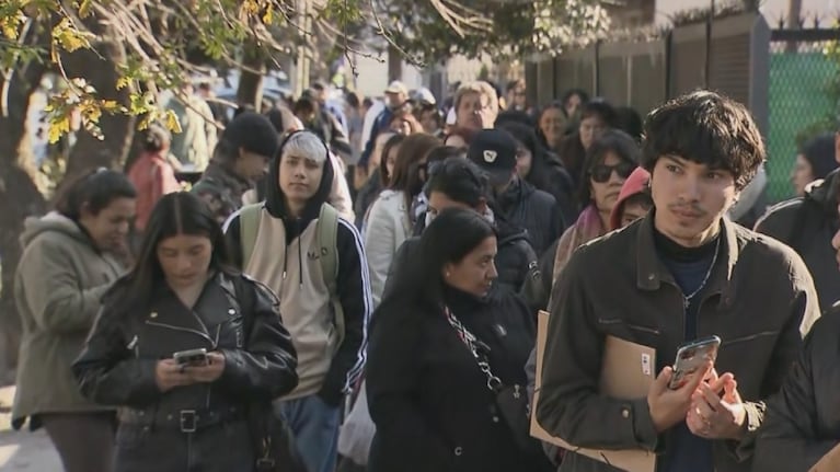 una-parrilla-de-berazategui-ofrece-15-puestos-de-trabajo-y-mas-de-mil-personas-fueron-a-dejar-su-cur-20260915-000658